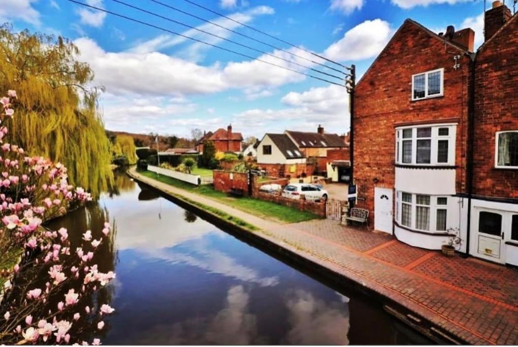 Hidden Gem Canal Facing Retreat With Lovely Walks Hopwas Exterior foto