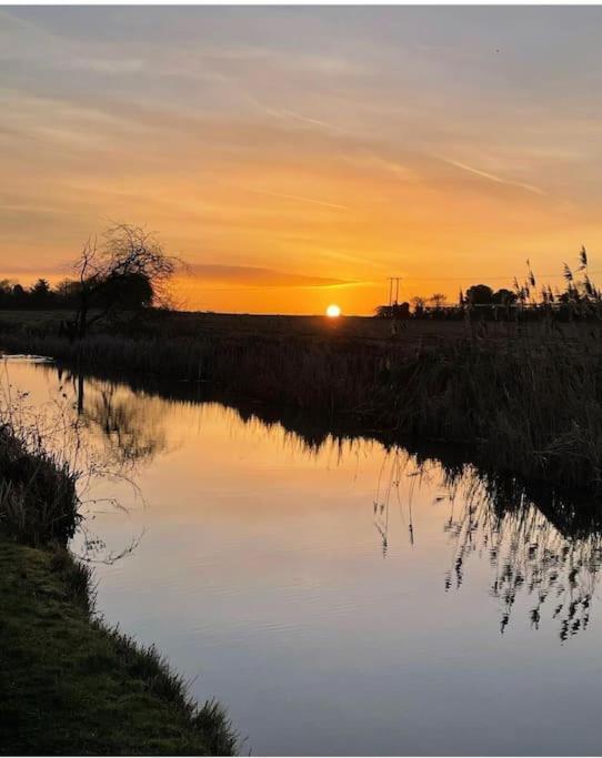 Hidden Gem Canal Facing Retreat With Lovely Walks Hopwas Exterior foto