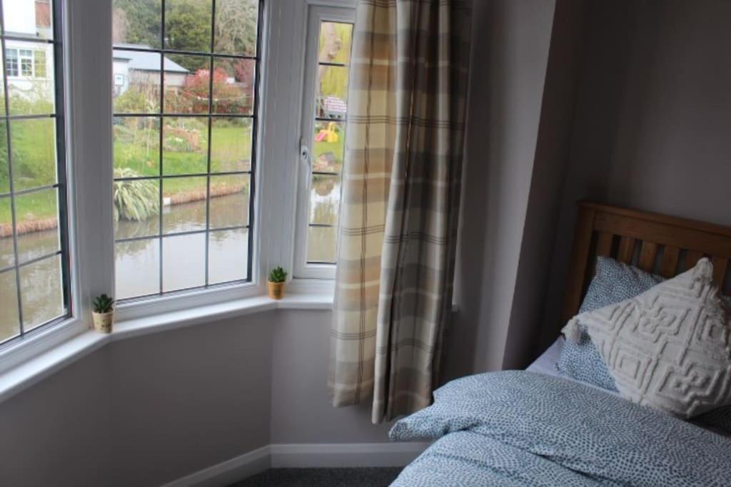 Hidden Gem Canal Facing Retreat With Lovely Walks Hopwas Exterior foto